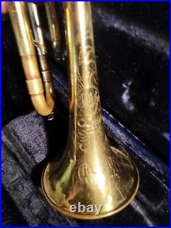 C. G CONN VICTOR Bb TRUMPET WITH CASE & MOUTHPIECE CIRCA 1960s