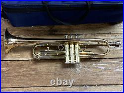 Getzen 400 Series Trumpet Comes with soft case and mouthpiece