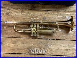 Getzen 400 Series Trumpet Comes with soft case and mouthpiece