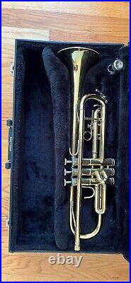 Holton USA T602 Trumpet with Case And Vacchiano 3D Mouthpiece