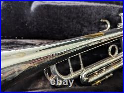 King 2055T Silver Flair BB Trumpet Silver Includes Original Case and Stand