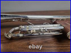 King 2055T Silver Flair Series Trumpet with King 3C Mouthpiece and Case