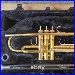 King Bb Trumpet Brass Lacquered Gold Jazz 3 Valves Hook with Case NO MOUTHPIECE