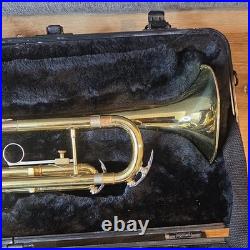 King Bb Trumpet Brass Lacquered Gold Jazz 3 Valves Hook with Case NO MOUTHPIECE
