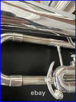 King Sliver Flare Trumpet 1055T clean and serviced ready to play