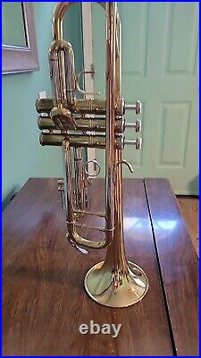 Levante LV-TR6305 Professional Concert Series Bb Clear Lacquer Trumpet + Case