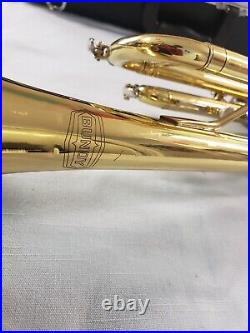Selmer Bundy Trumpet Case 2 mouthpieces Great Condition