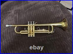 Yamaha Trumpet with cleaning supplies, Yamaha mouthpiece, and a wokfpak case