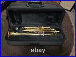 Yamaha Trumpet with cleaning supplies, Yamaha mouthpiece, and a wokfpak case