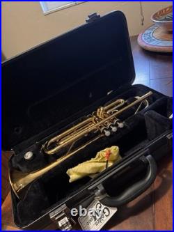 Yamaha YTR200ADII Advantage Series Standard Trumpet Gold and Case