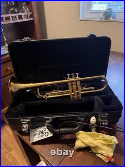 Yamaha YTR200ADII Advantage Series Standard Trumpet Gold and Case
