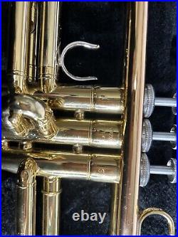 Yamaha YTR2330 Trumpet Gold Lacquer Hard Case Read Description