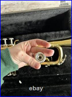 Yamaha YTR2330 Trumpet Gold Lacquer Hard Case Read Description