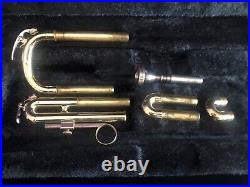Yamaha YTR-2320E Bb Gold Tone Brass Trumpet Used Hard Case Mouthpiece